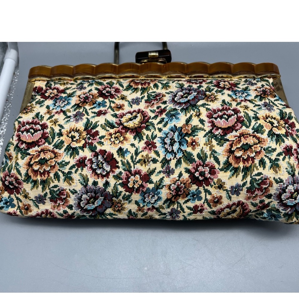 Floral‎ Tapestry Tan pink and blue floral Vintage Bag, Lucite Hong Kong Clutch - Picture 5 of 8